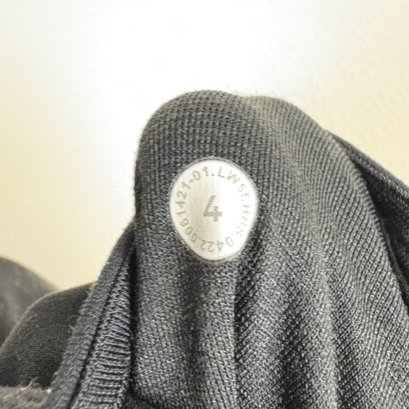 Lululemon Black Align High-Rise Pant with Pockets 25" - Size 4 - Picture 5 of 6